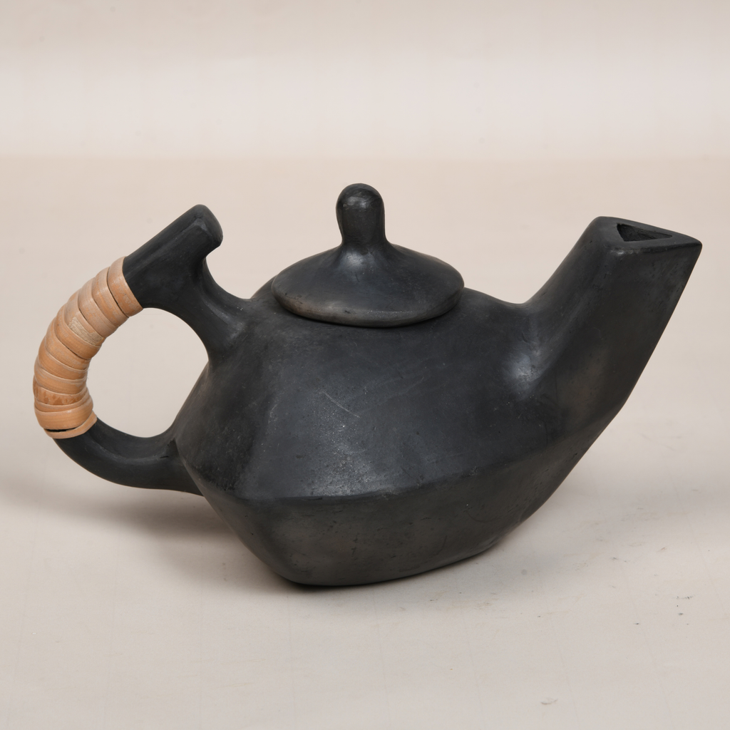 Longpi Pottery Kettle - Triangle