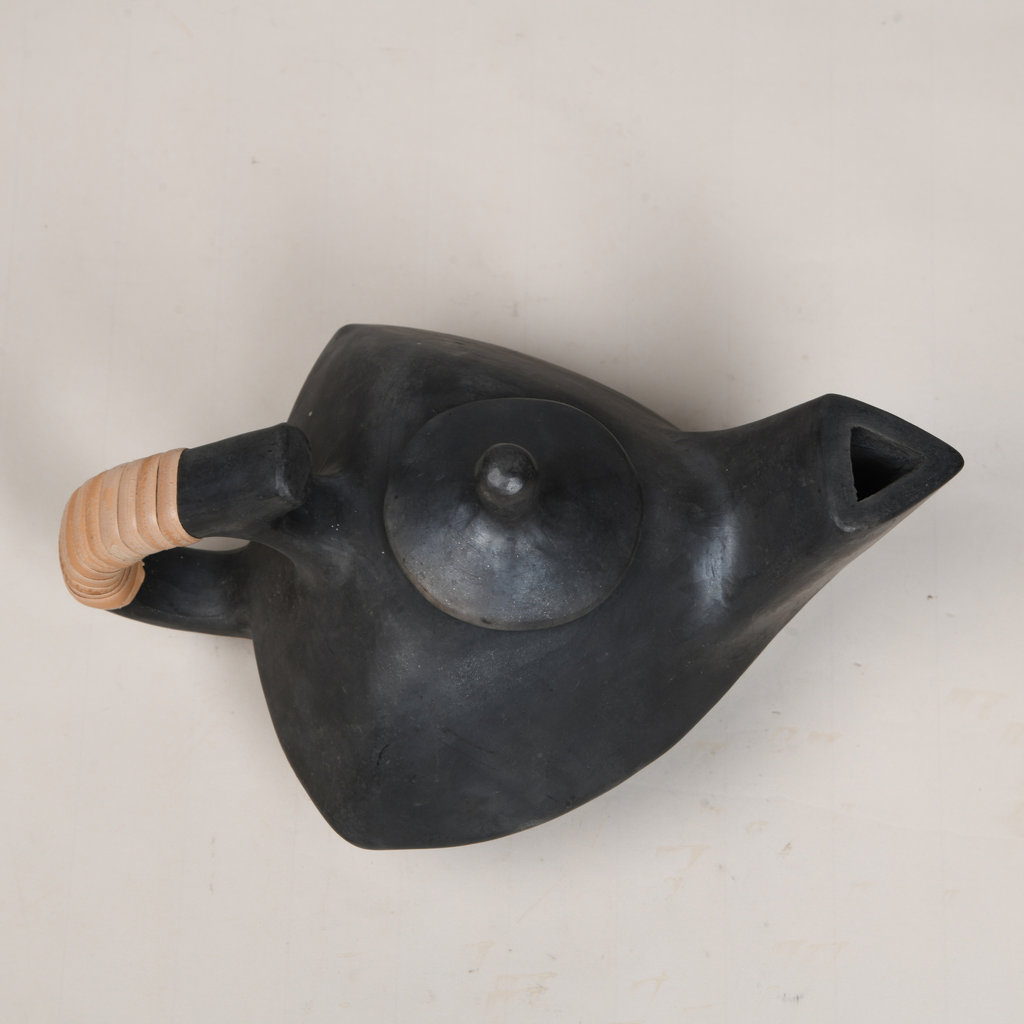 Longpi Pottery Kettle - Triangle